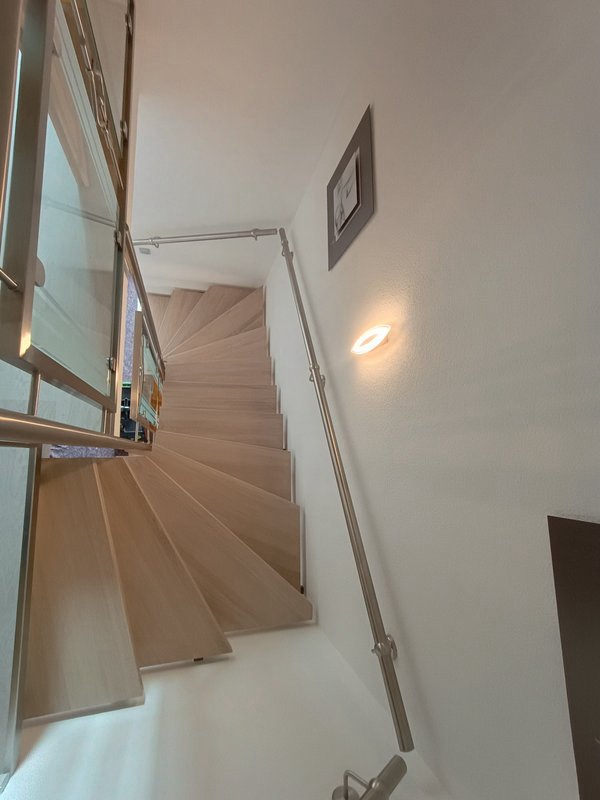 Stufen Eiche weiß gebeizt und lackiert 1